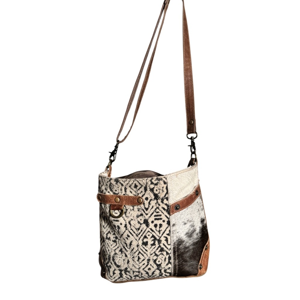Beautiful Myra Crossbody Bag with Color Block Pattern